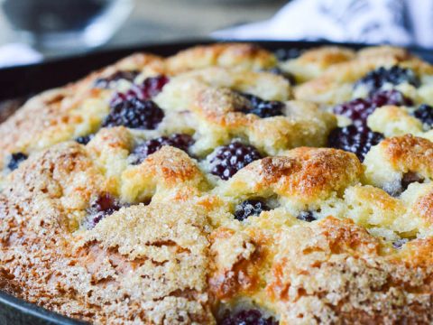 https://www.sugardishme.com/wp-content/uploads/2012/07/Fluffy-Backberry-Skillet-Cake-480x360.jpg