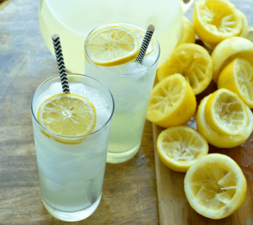 Easy Homemade Lemonade - Sugar Dish Me