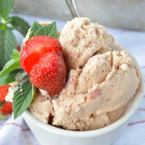 Strawberry Mojito Ice Cream - Sugar Dish Me