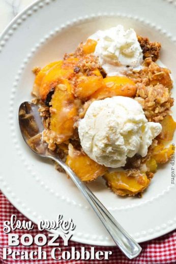 Slow Cooker Boozy Peach Cobbler - Sugar Dish Me